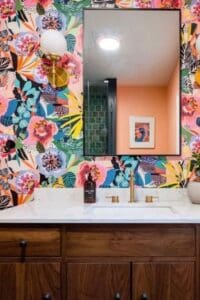 Vibrant flowers with gold accents create a striking, elegant wallpaper.