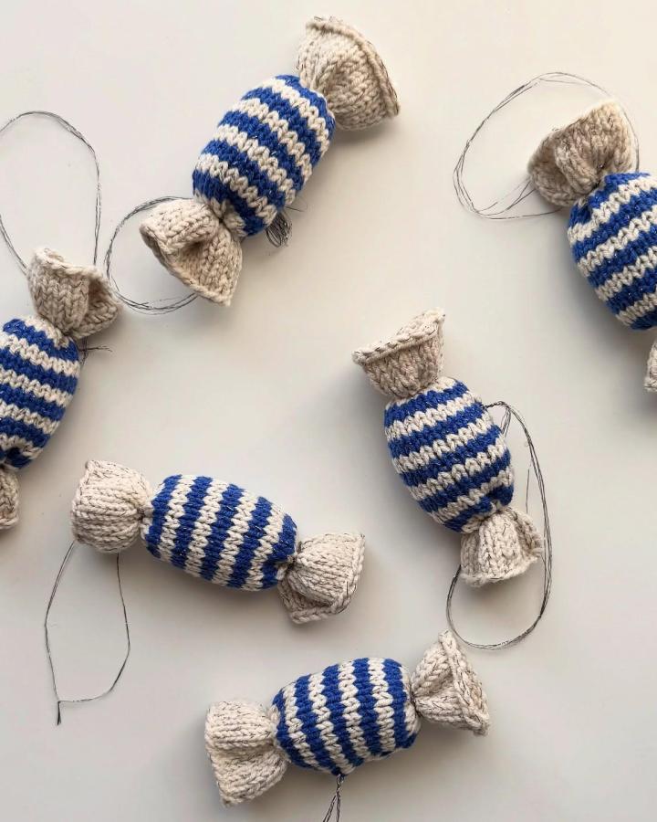 Blue and cream striped candy ornaments from @maria_moraine with twisted yarn ends and hanging loops.