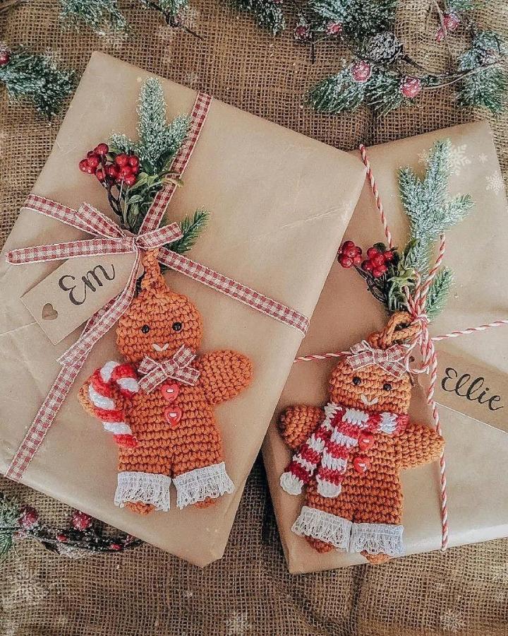 Terracotta gingerbread gift tags from @lionbrandyarn featuring striped candy canes and lace trim details