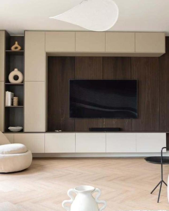 Modern wood-toned media wall from @styleandsugar featuring layered Besta cabinets with dark walnut panels and beige fronts.