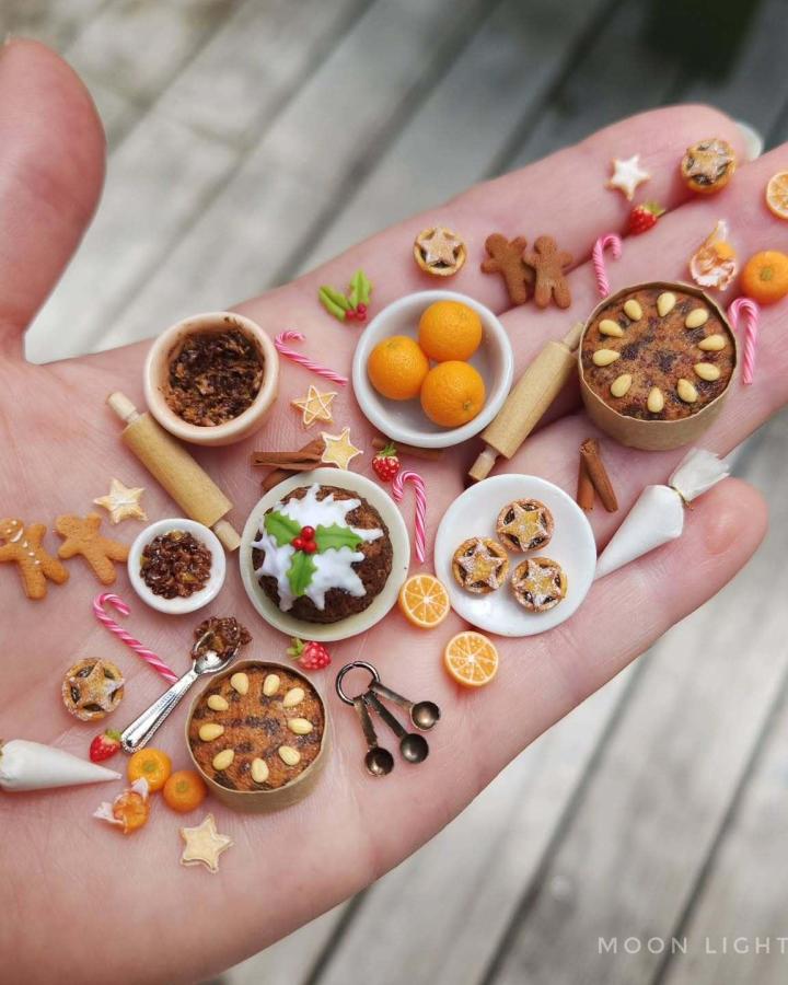 Festive miniature christmas crafts & decor from @moonlightingnz. Tiny baking scene with pies, pudding, and candy canes.