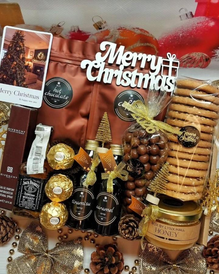 Bronze corrugated gift box from @box_by_lynxhall with gold ribbons, chocolate treats, and honey jar