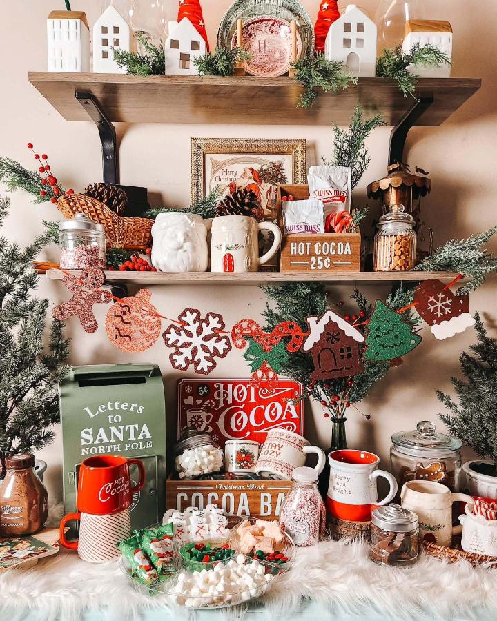 Festive felt garland with copper and red snowflakes from @sincerely.karianne. Decorative shelf display with holiday accents.