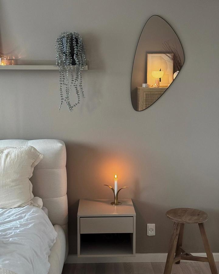 White floating shelf from @prettypegs. Trailing succulent and candles create a serene bedroom display.