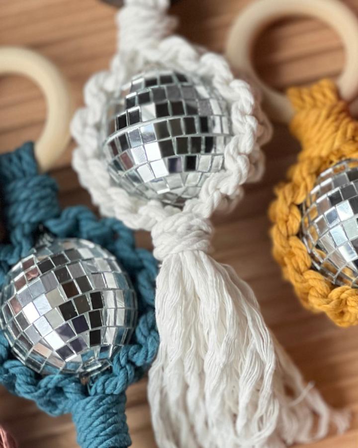 Colorful knotted holders with macrame christmas ornament ideas from @macrameforbeginners. Mini disco balls in textured cradles with tassels