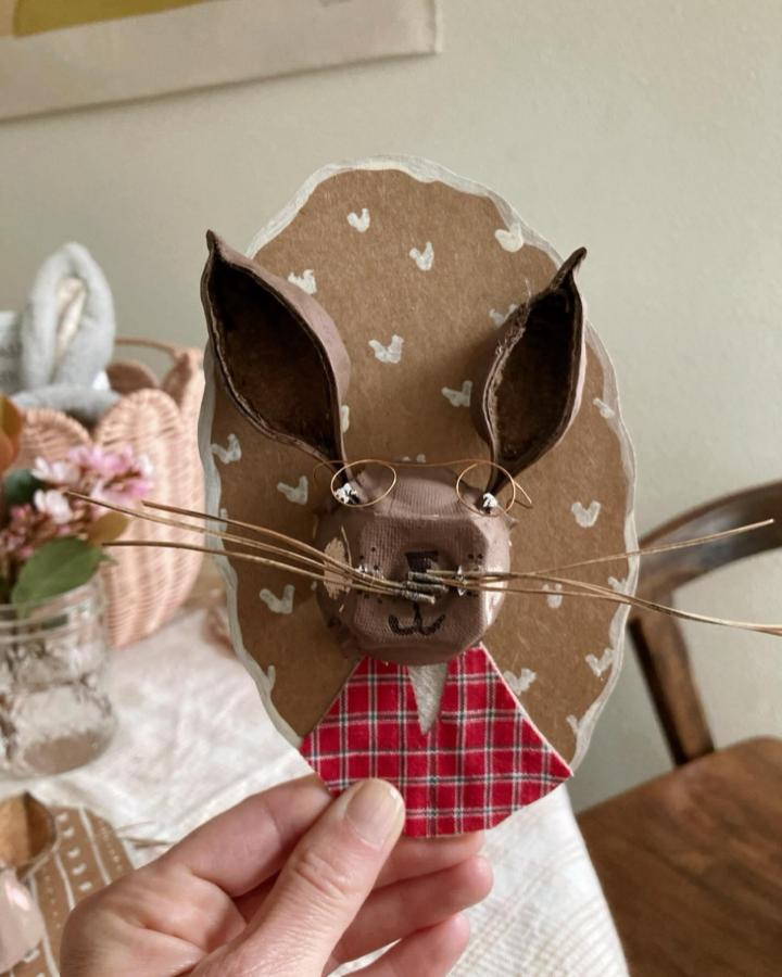 Brown hand-painted bunny face craft with wire glasses and plaid fabric from @_laura_prietto. Easter bunny crafts for adults with charming homemade details.