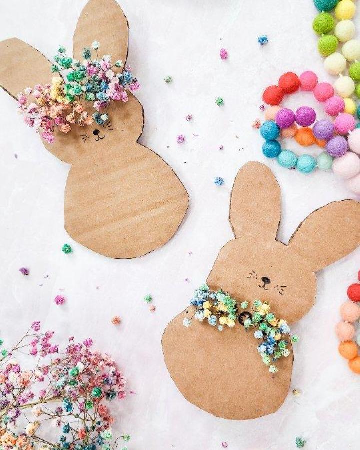 kraft paper Easter bunny crafts for adults with colorful dried flower crowns by @melodyinthemaking rustic and charming handcrafted decoration