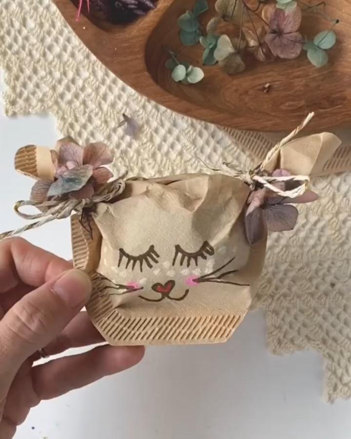 kraft paper bunny face pouch decorated with dried flowers and twine from @_dimity_ easter paper crafts for adults