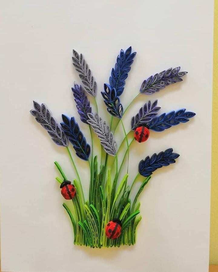 Red and blue quilled lavender with ladybugs paper craft from @craftartcreation. Bright and detailed ladybug crafts for adults.