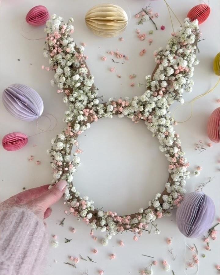 White and soft pink baby's breath bunny wreath with pastel paper eggs from @sibster for easter craft night ideas.