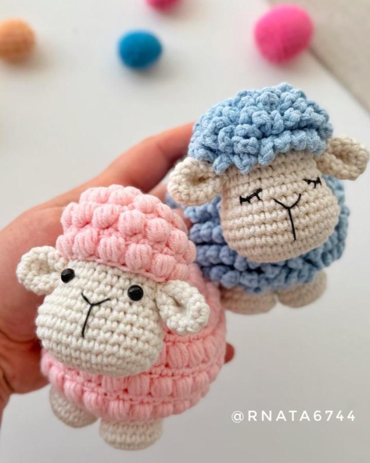 Pink and blue bobble stitch crochet sheep from @littlebichons. Soft pastel Easter crochet ideas with playful amigurumi style.