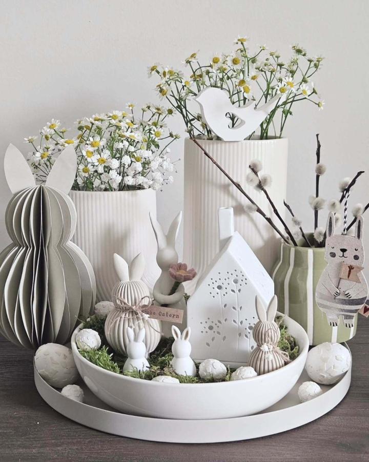 white ceramic bunny figurines and wildflowers on Easter table decor ideas from @sonnenseite07 soft and natural arrangement