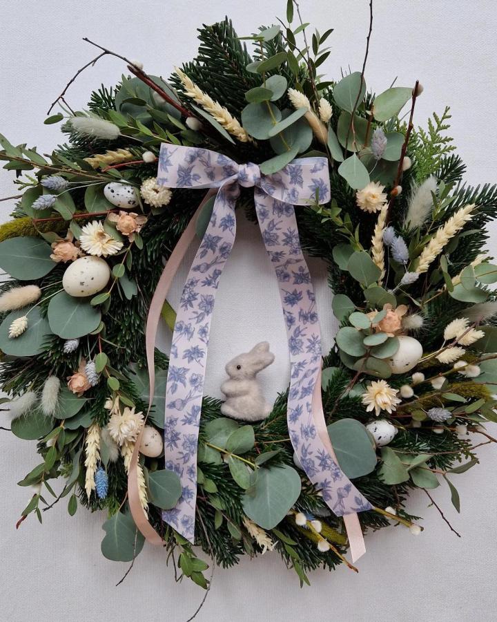 Soft pastel ribbon and bunny wreath from @mom_and_sis_dekoruja with eucalyptus, wheat, and speckled eggs for easter wreath ideas.