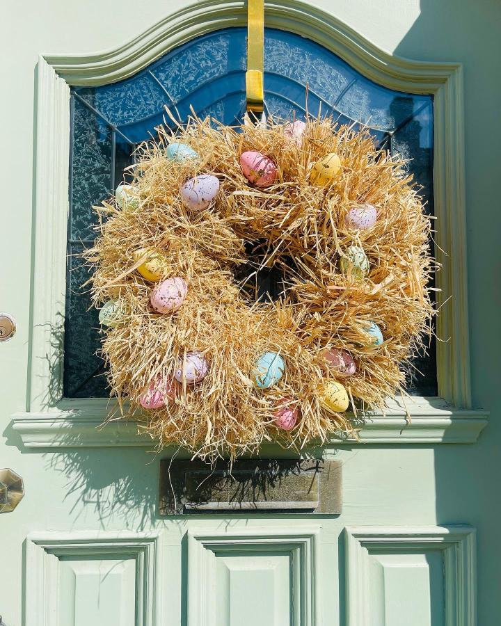 17 Easter Wreath Ideas That Welcome Spring’s Sweetest Moments