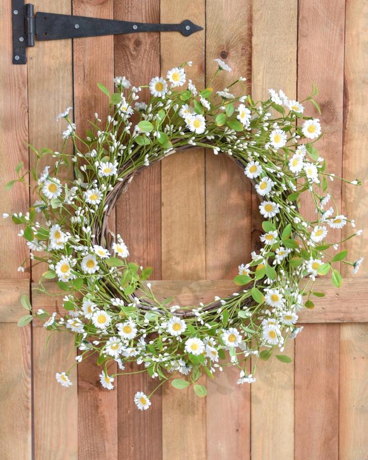 White daisy and green leaf Easter wreath ideas on rustic wooden door from @gisela_graham.