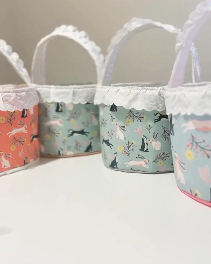 Pastel bunny print fabric Easter baskets from @la_mama_sews with white lace trim and handles perfect for easter basket ideas.