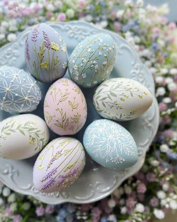 Pastel botanical hand-painted Easter eggs from @masterskaya_bojakorovka delicate floral easter egg decorating ideas for adults.