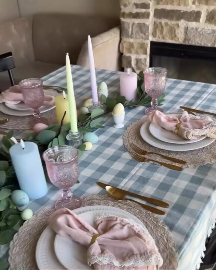 Pastel candle and pink napkin Easter place setting ideas from @crystelmontenegrohome showing gingham tablecloth and natural decor.