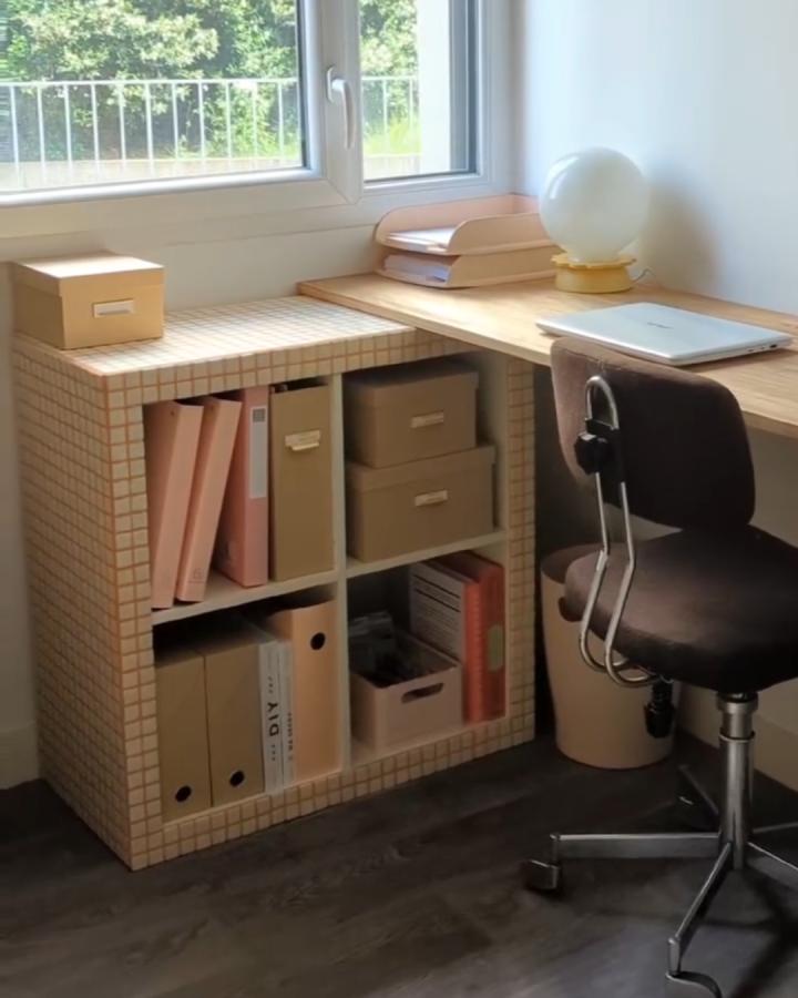 Tiled peach grid Ikea Kallax craft room ideas storage unit with wooden desk and brown chair from @flavie_peartree.