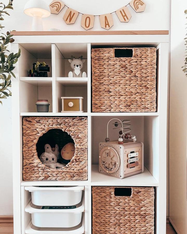 woven white and tan kallax storage from @little.lion.love. Cozy toy baskets and open cubbies keep things neat