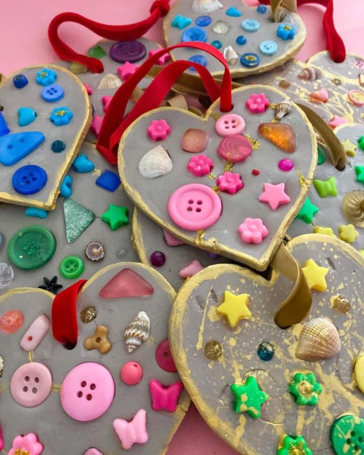 Brightly colored button crafts for adults heart ornaments decorated with seashells and star beads by @miniartistsatwork. Charming DIY decoration ideas.