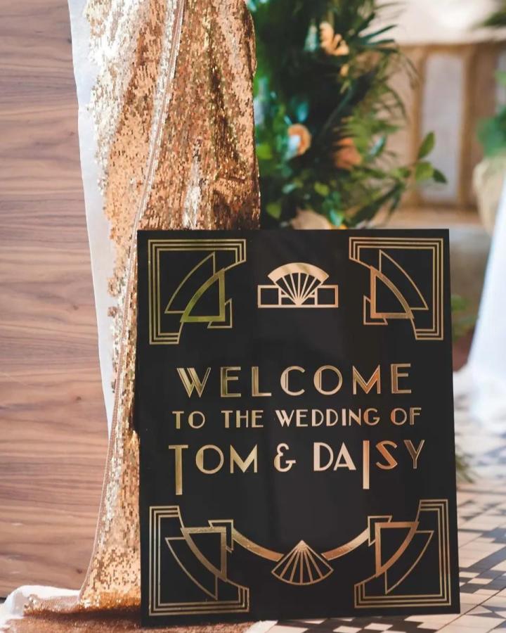 Black and gold Art Deco style diy wedding welcome sign with geometric patterns from Hitched. Elegant and vintage-inspired design.