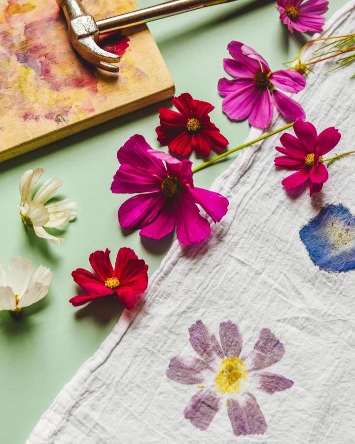 [bright floral fabric with flower pounding craft from thehousethatlarsbuilt. mindful crafts for beginners using fresh flowers and natural prints.]