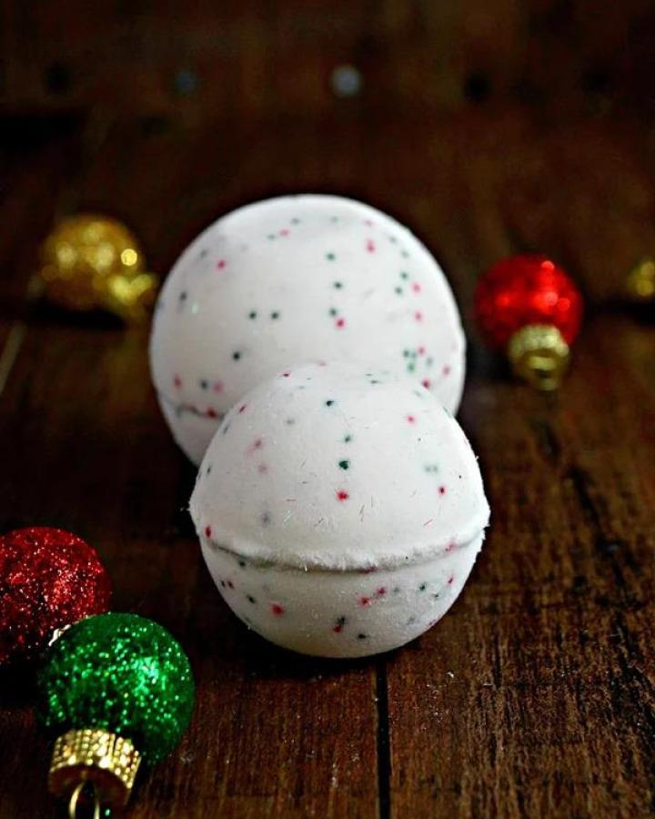 white speckled bath bombs with red and green accents from creativegreenliving for mindful crafts for beginners relaxing homemade self-care craft