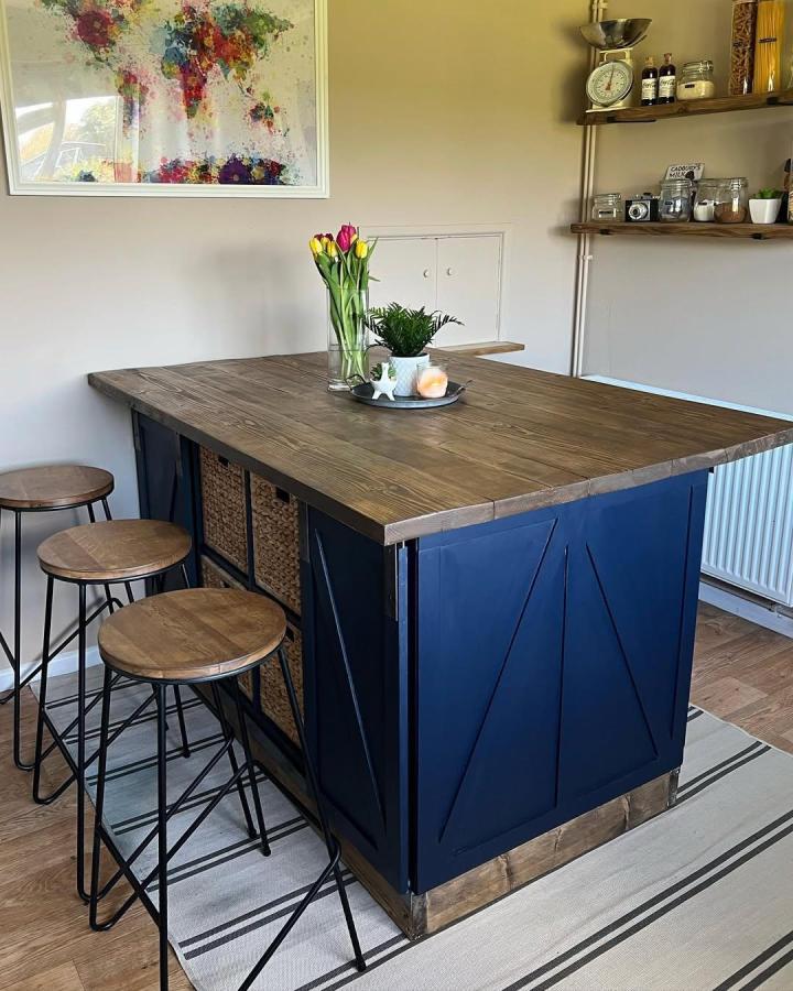 Dark blue and wood kitchen island with woven baskets and stools ikea kitchen island hacks by @do.it.yourself.mum