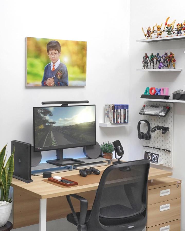 light wood and white ikea skadis craft room ideas desk with organized white pegboard from @uchin.mahazaki featuring gaming gear and minimalist decor