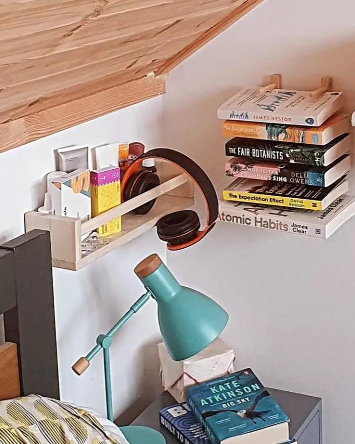 Light wood minimalist wall shelf with wooden rod guard rail in a cozy room by @seaweedricky. Compact and versatile organizer.