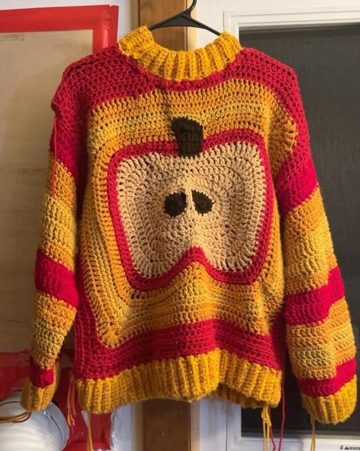 Yellow red chunky crochet sweater with apple motif from @hemjammed. Vibrant funky crochet pattern ideas with texture and stripes.