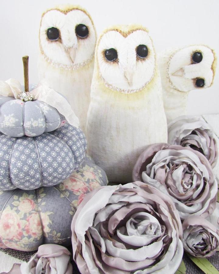 Soft cream fabric barn owls with painted faces and pastel floral fabric pumpkins by @shabbyartboutique, cozy autumn decor.