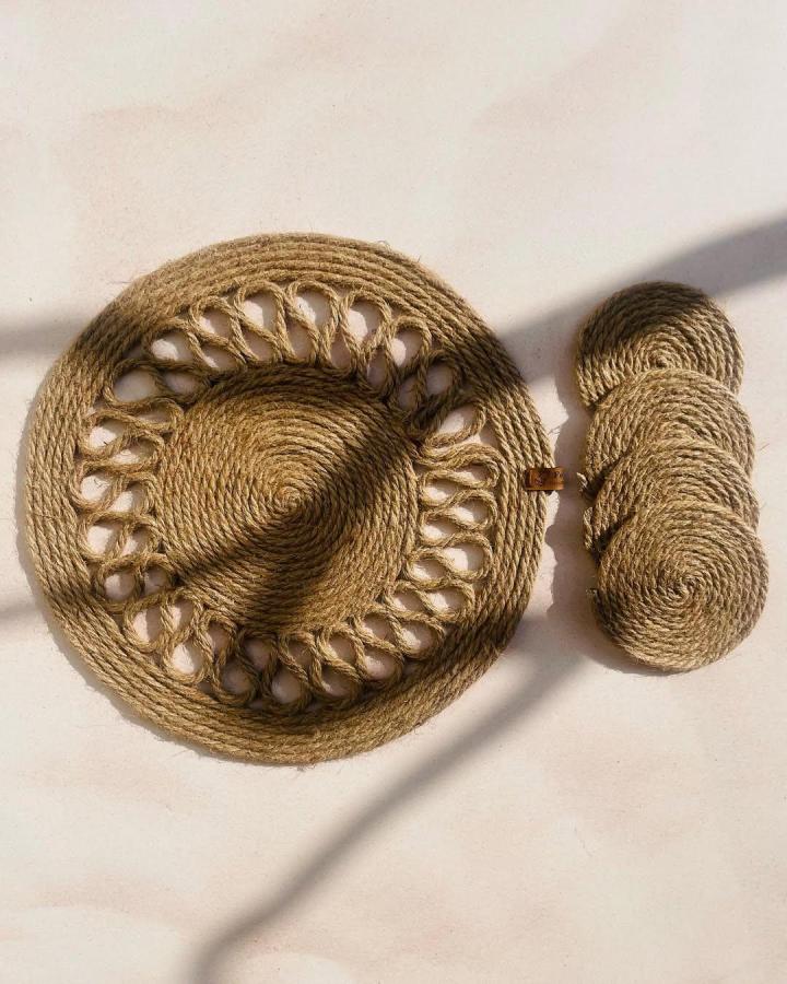 Natural jute rope placemat set from @foxydeco showcasing handmade rustic charm perfect for rope decor ideas.