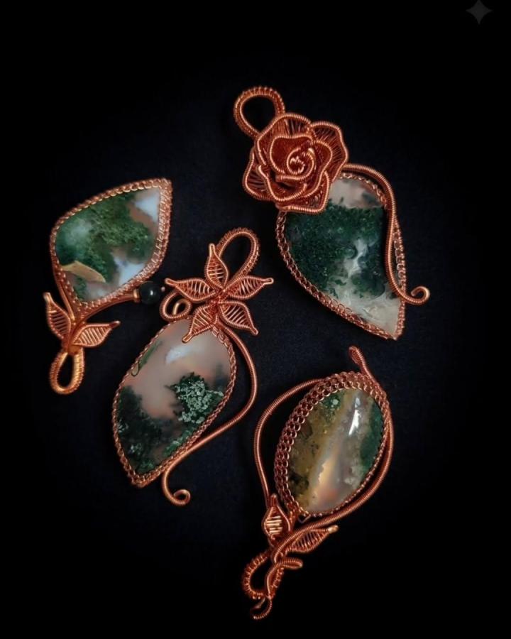 Copper wire wrapped moss agate pendants with leaf and flower motifs by @ikamey_craft showcasing elegant wire jewelry ideas.