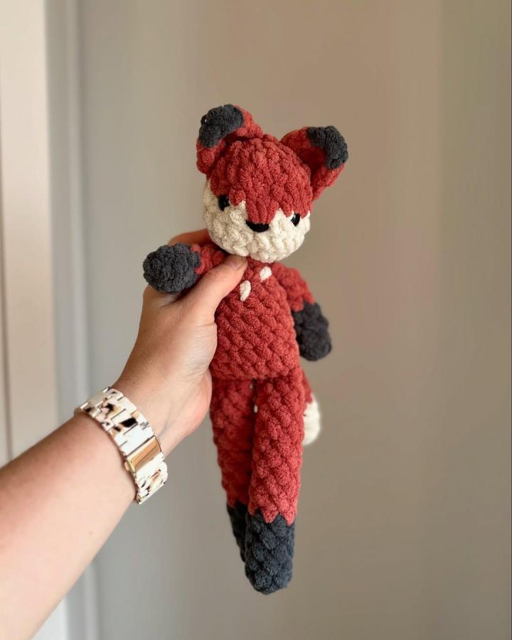 Rusty orange and charcoal gray textured fox plush from @oakandmarlow. Soft, chunky yarn with playful woodland character details.