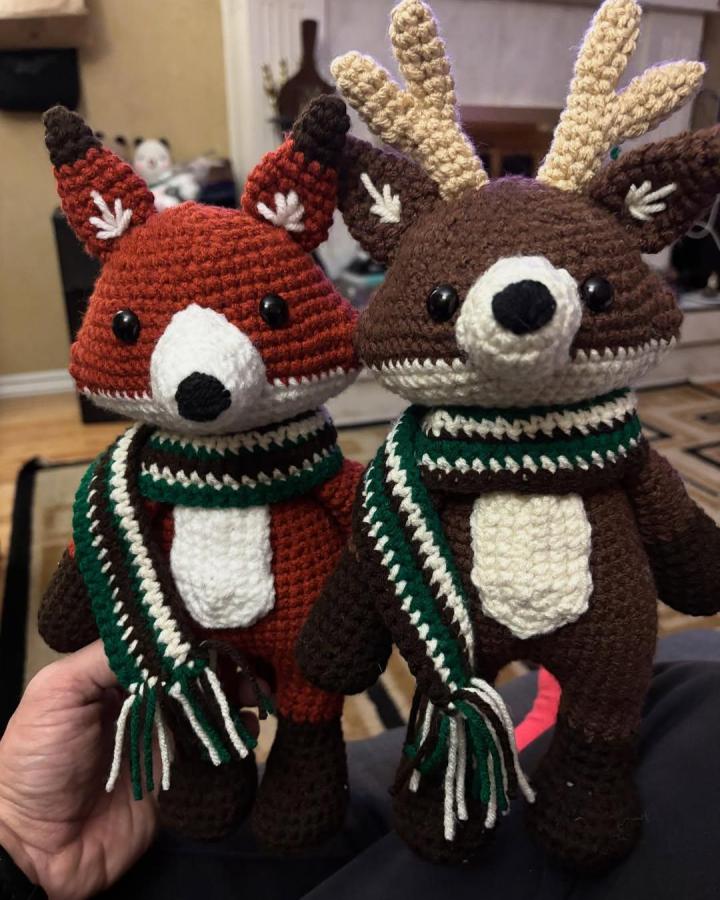 Rustic crocheted fox and deer dolls by @kevin_crocheted_that featuring cozy scarves and forest-inspired details for handmade woodland charm