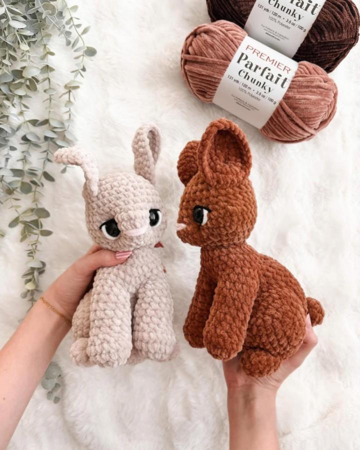 Chunky beige and brown crochet bunnies from @crochetwithkyra featuring soft yarn and woodland crochet pattern ideas. Plush and cuddly.