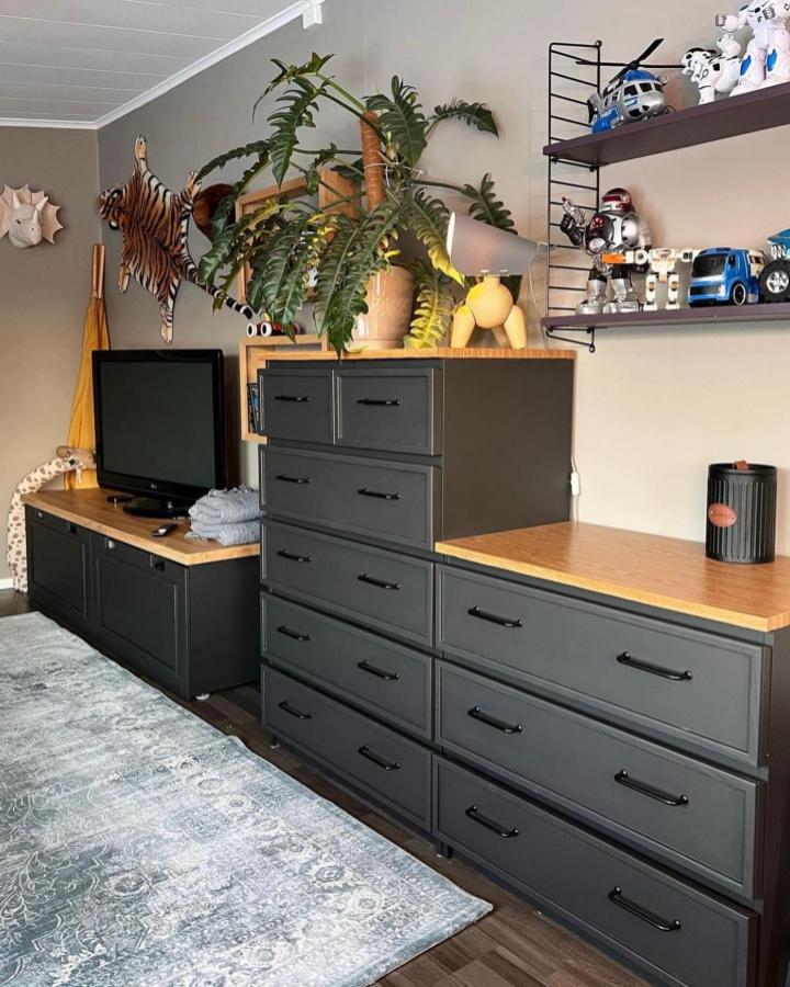 Matte black and natural wood dresser combo in living room from @mobel_magi. Customized flat drawer fronts with modern handles and wood tops.
