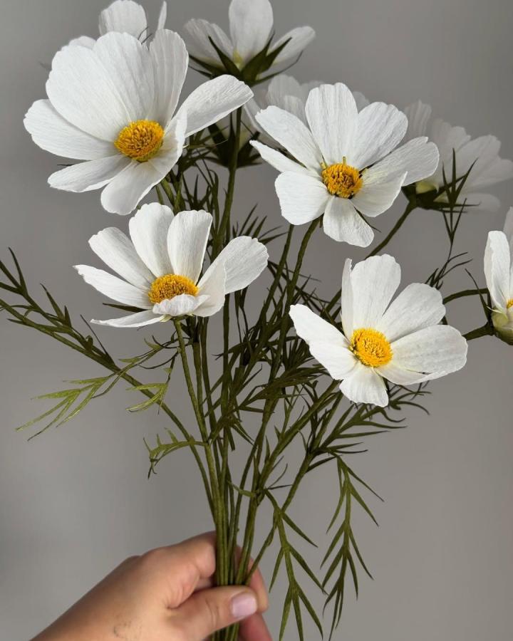 White cosmos bouquet with yellow centers and green laminated leaves from @flowersby_kf showing realistic handmade floral arrangement.