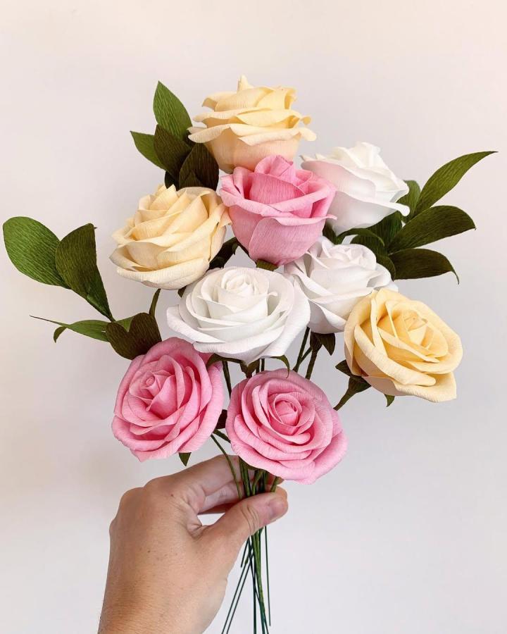 Dyed doublette crepe paper rose bouquet with green leaves from @petalandbird. Handcrafted delicate floral arrangement for adults crafting.