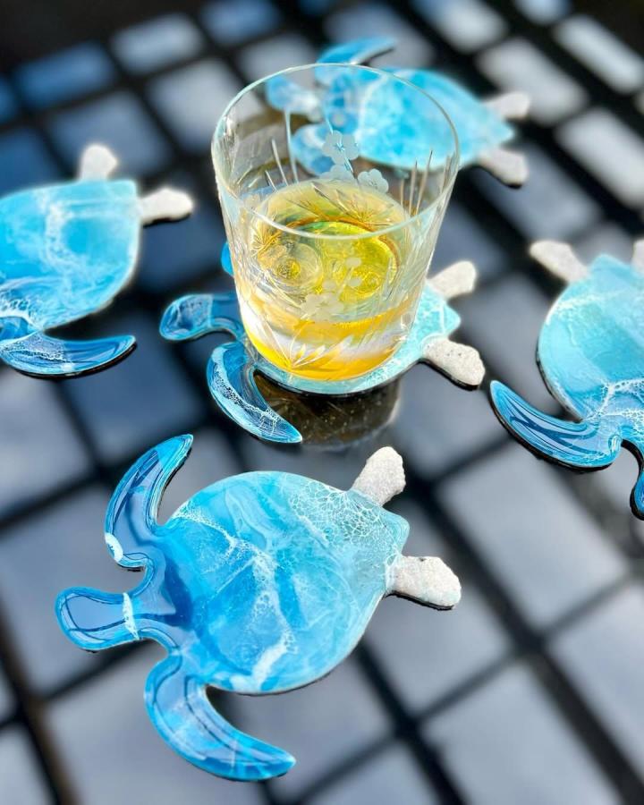Turquoise glass sea turtle coasters from @wave_after_wave_22. Playful coastal craft display.