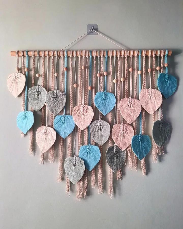 Pastel leaf macrame wall hanging from @twist_handmade. Layered fringe and turquoise accents.