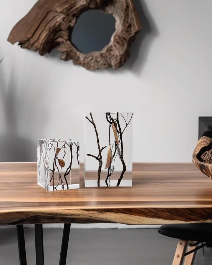 Natural wood dining table display from @lumierecreation_ca. Clear acrylic tree branch decor crafts with twigs and dried leaves.
