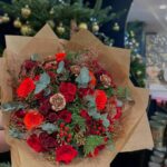 20 Christmas Floral Arrangements To Make Every Room Feel Enchanted